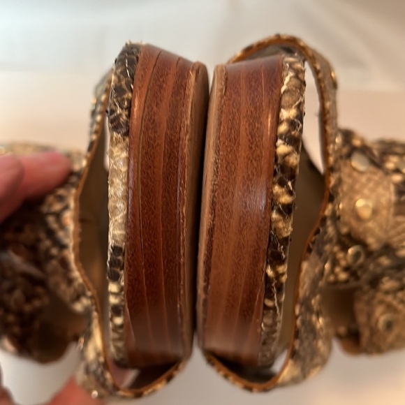 Stuart Weitzman Airforce Roccia Serpent Platform Stud Sandal - Picture 9 of 10